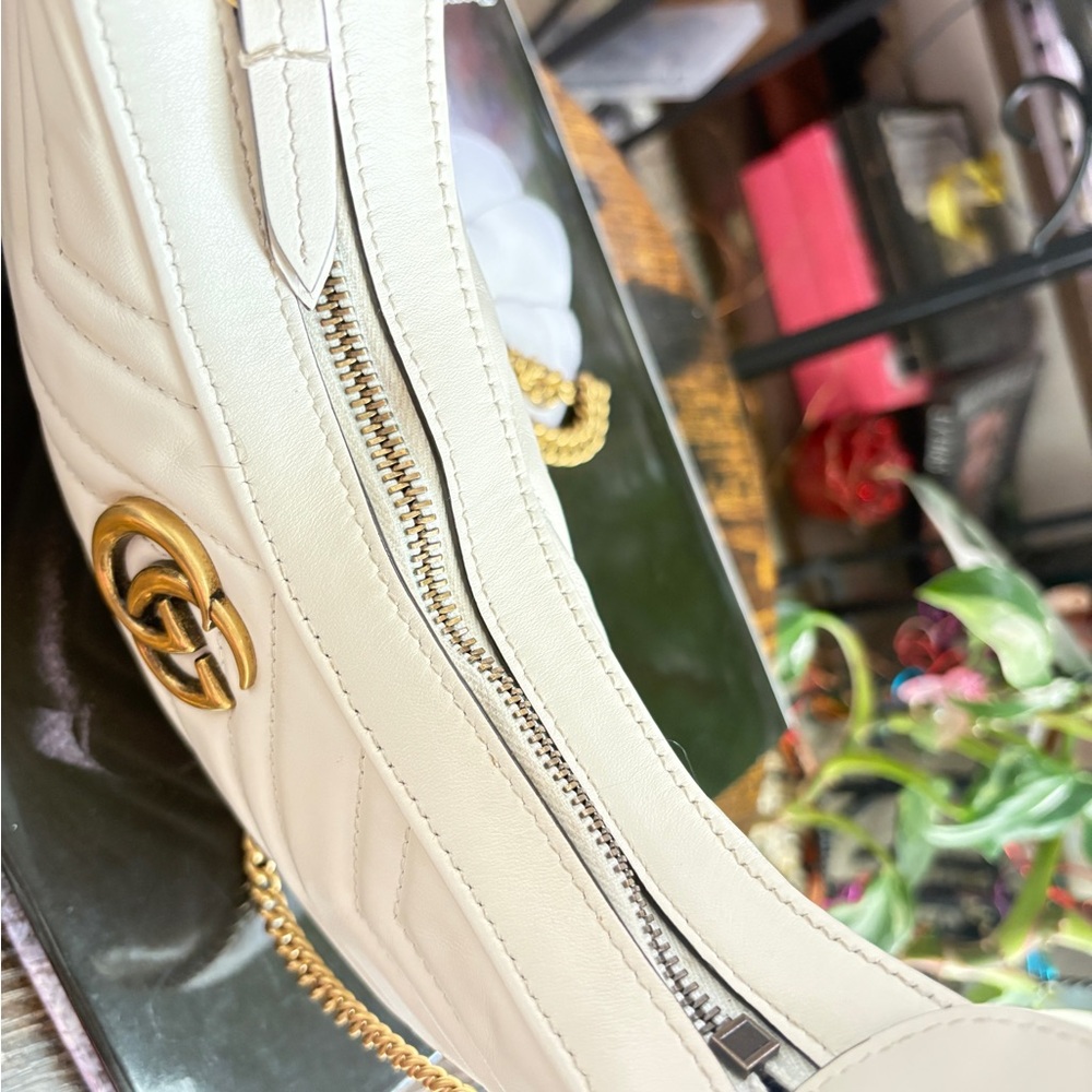 Gucci GG Marmont Chevron Crossbody Mini Half Moon Bag in Cream - Picture 7 of 11